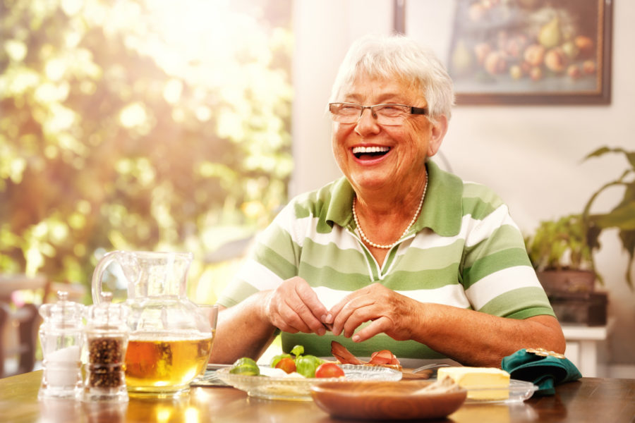 advantages of independent senior living communities include social activities and tailor made community amenities