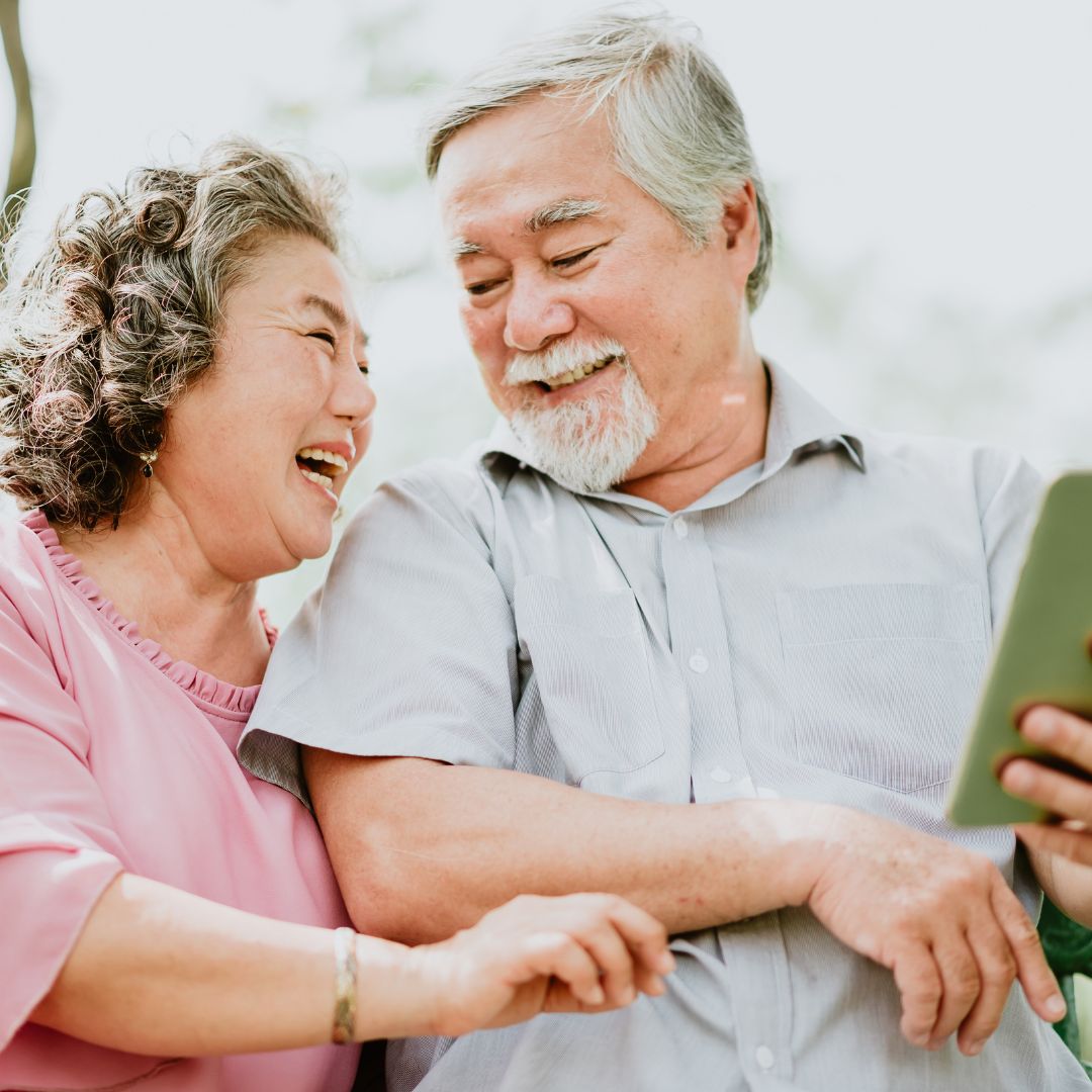 The Benefits of Socializing for Seniors - Learn More!